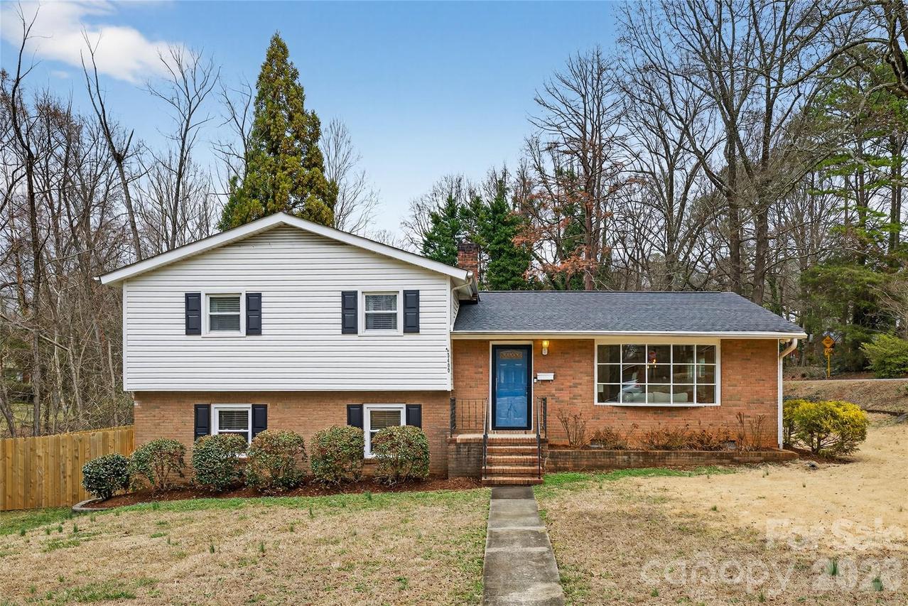 3400 Driftwood Dr., Charlotte, NC 28205