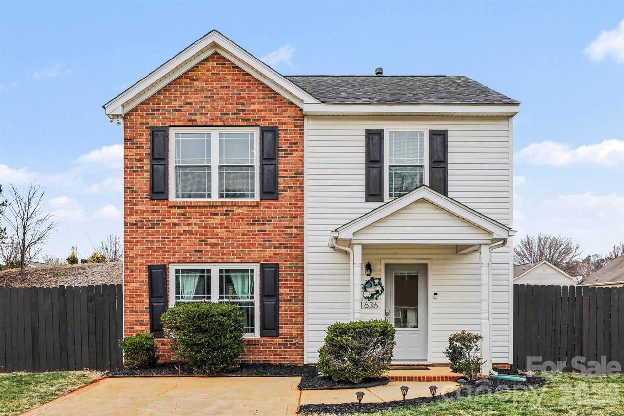 1636 Clooney Ln., Charlotte, NC 28262