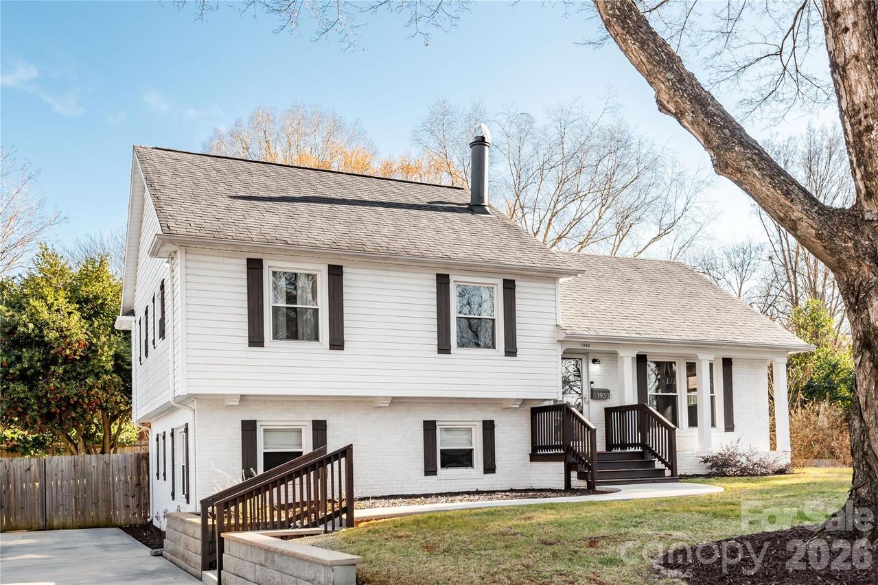 1933 Bentley Pl., Charlotte, NC 28205