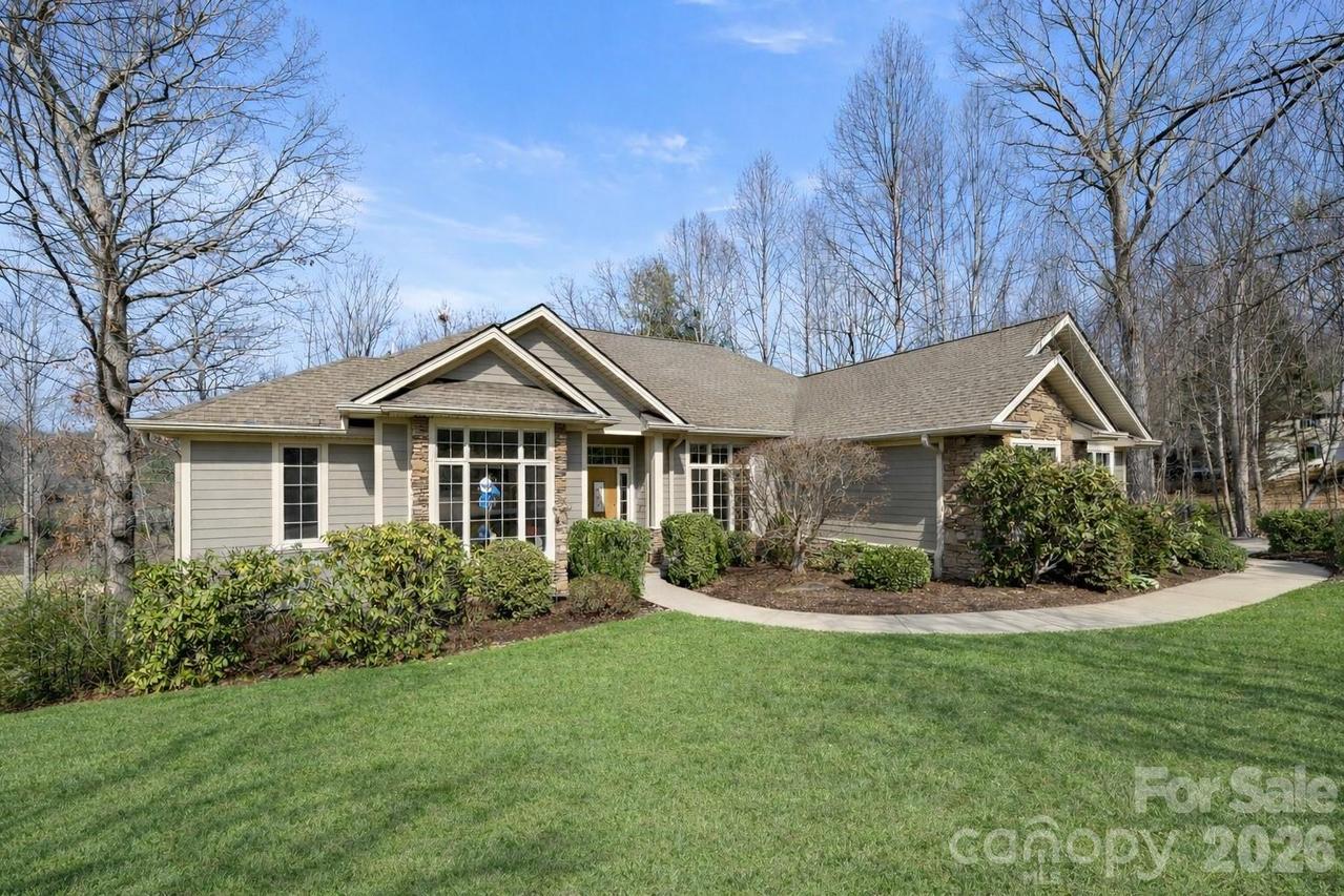 1410 Mountain Meadow Dr., Hendersonville, NC 28739