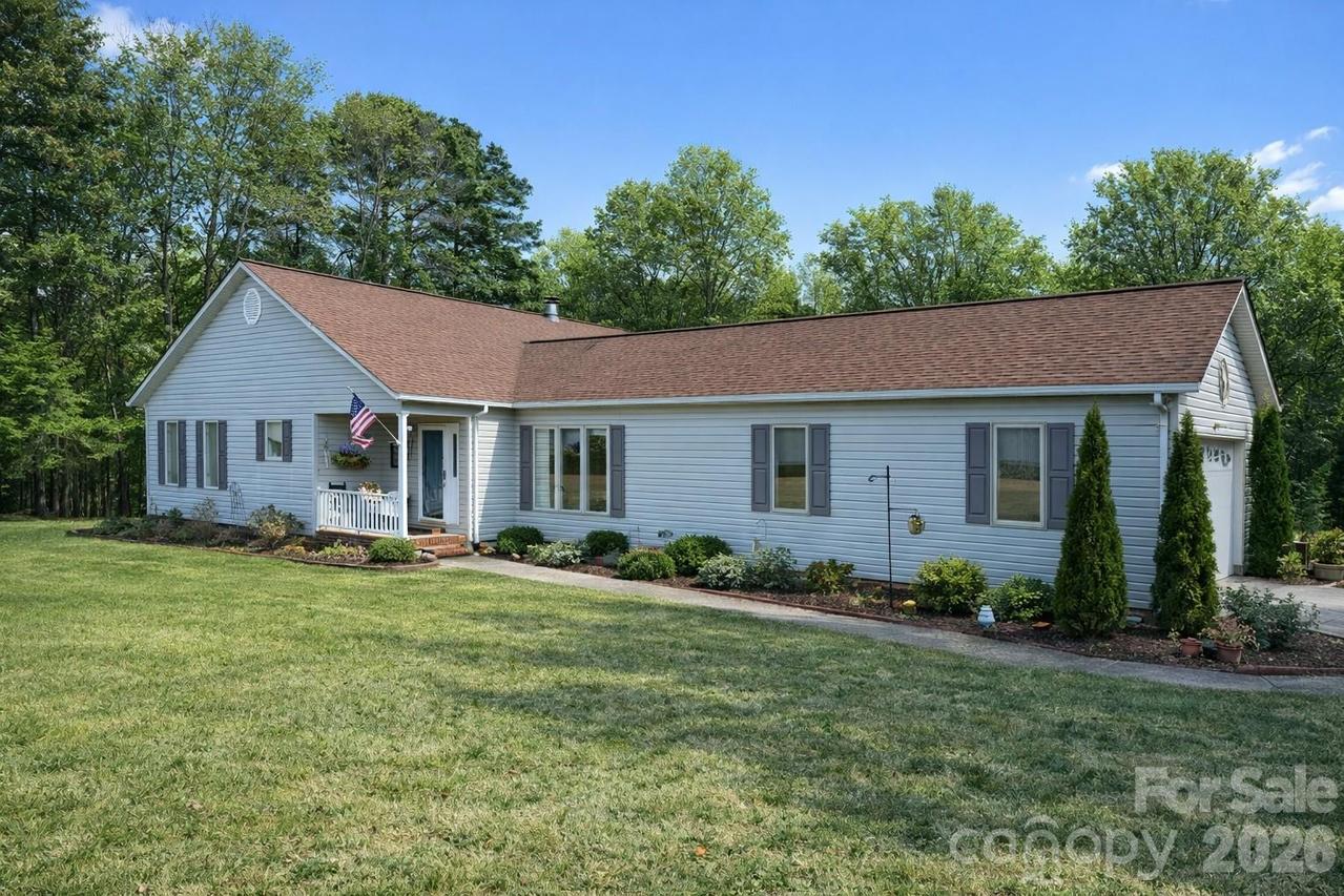 411 27th Avenue Cir., Hickory, NC 28601