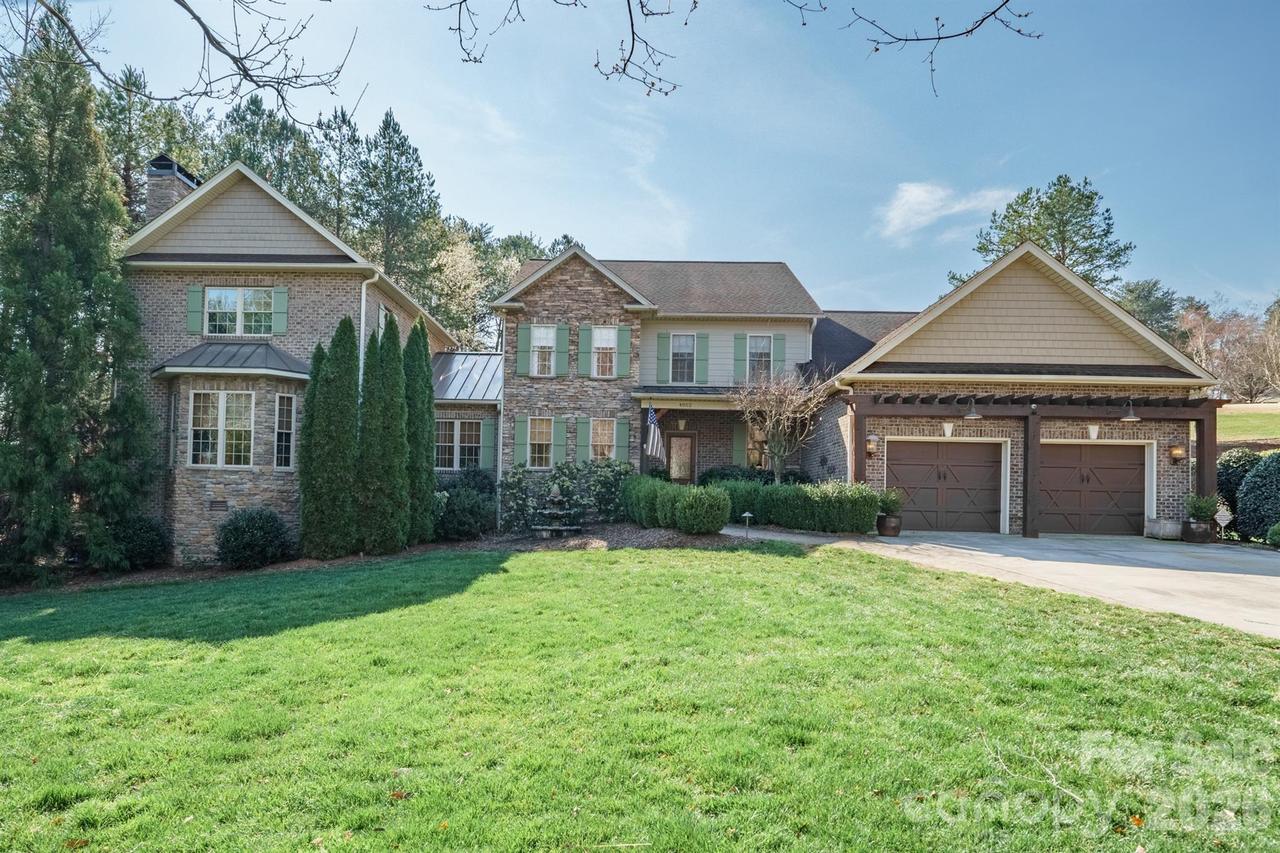 4852 Brookridge Dr., Hickory, NC 28601