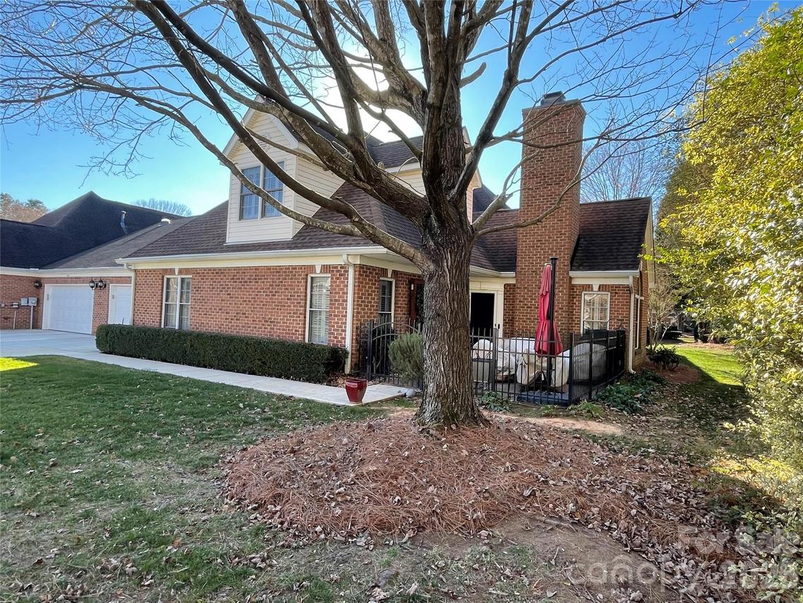 7439 Hurstbourne Green Dr., Charlotte, NC 28277