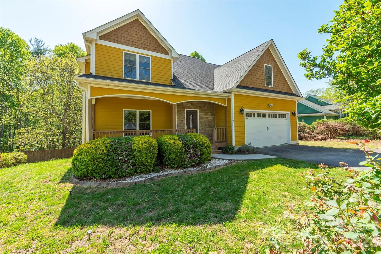 75 Noble Rd., Fairview, NC 28730
