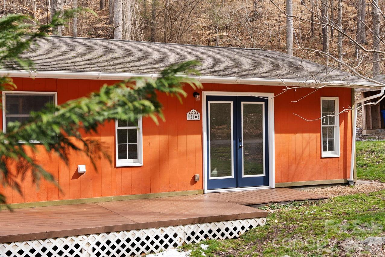 20 Mcdaris Rd., Weaverville, NC 28787