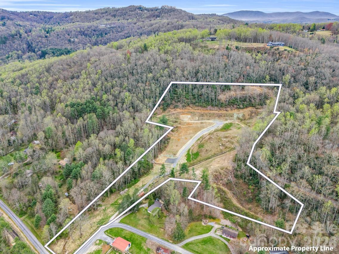 97 Yale Rd., Hendersonville, NC 28739