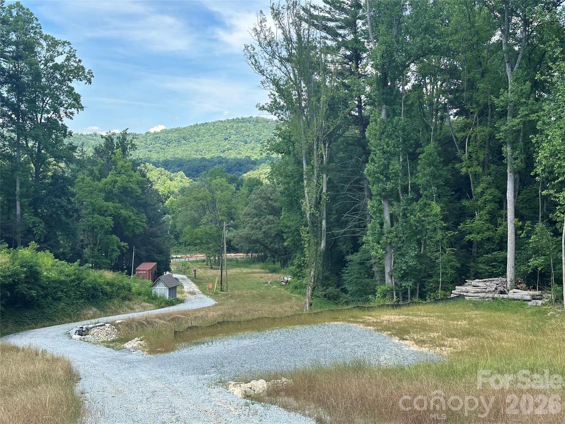 97 Yale Rd., Hendersonville, NC 28739