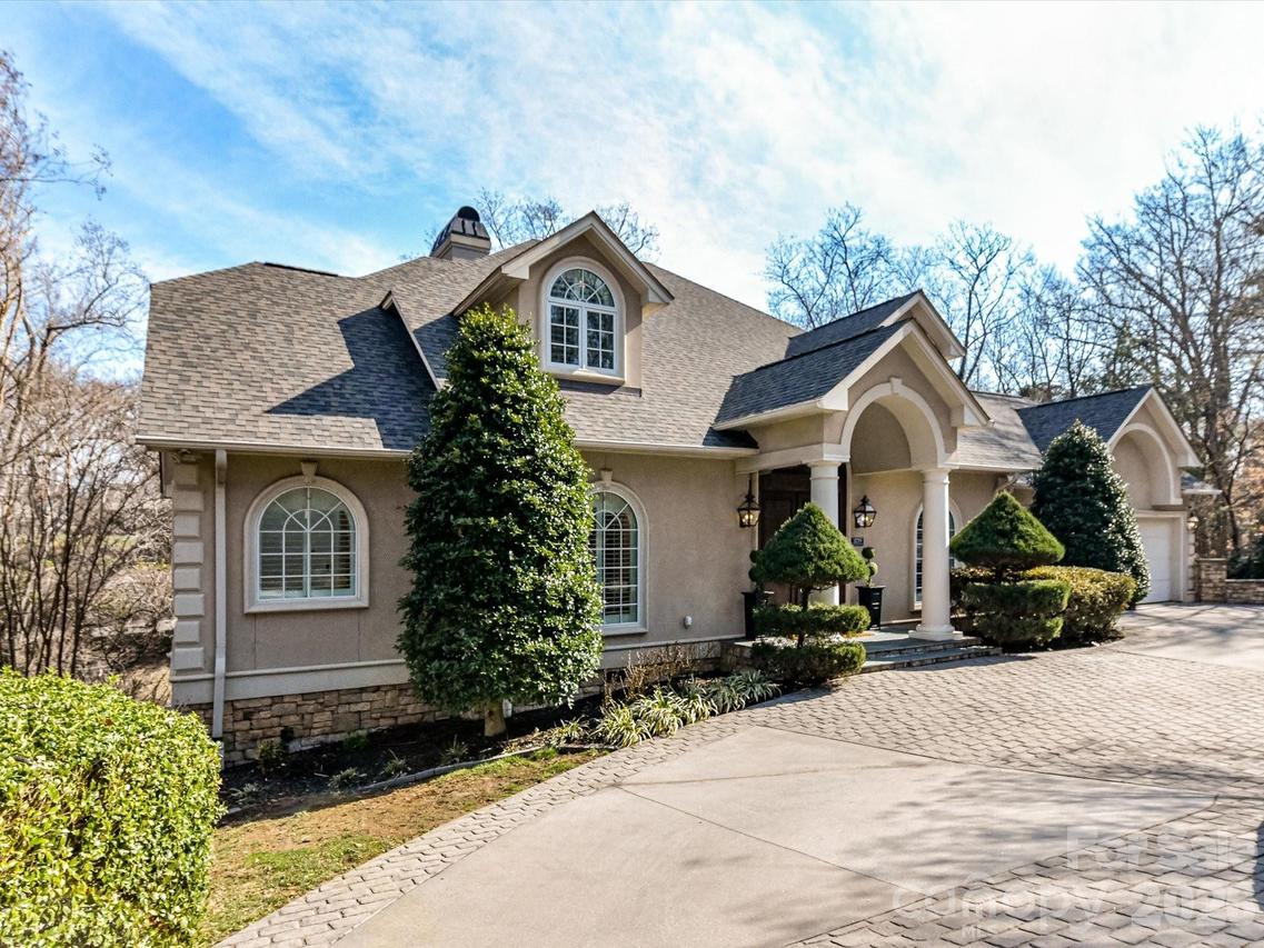 1779 8th Street Dr., Hickory, NC 28601