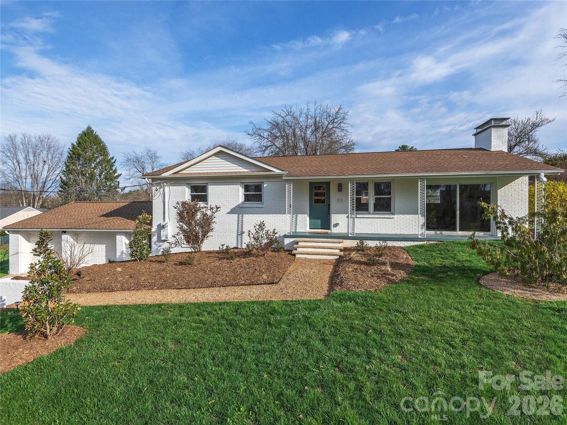 11 Clinton St., Weaverville, NC 28787