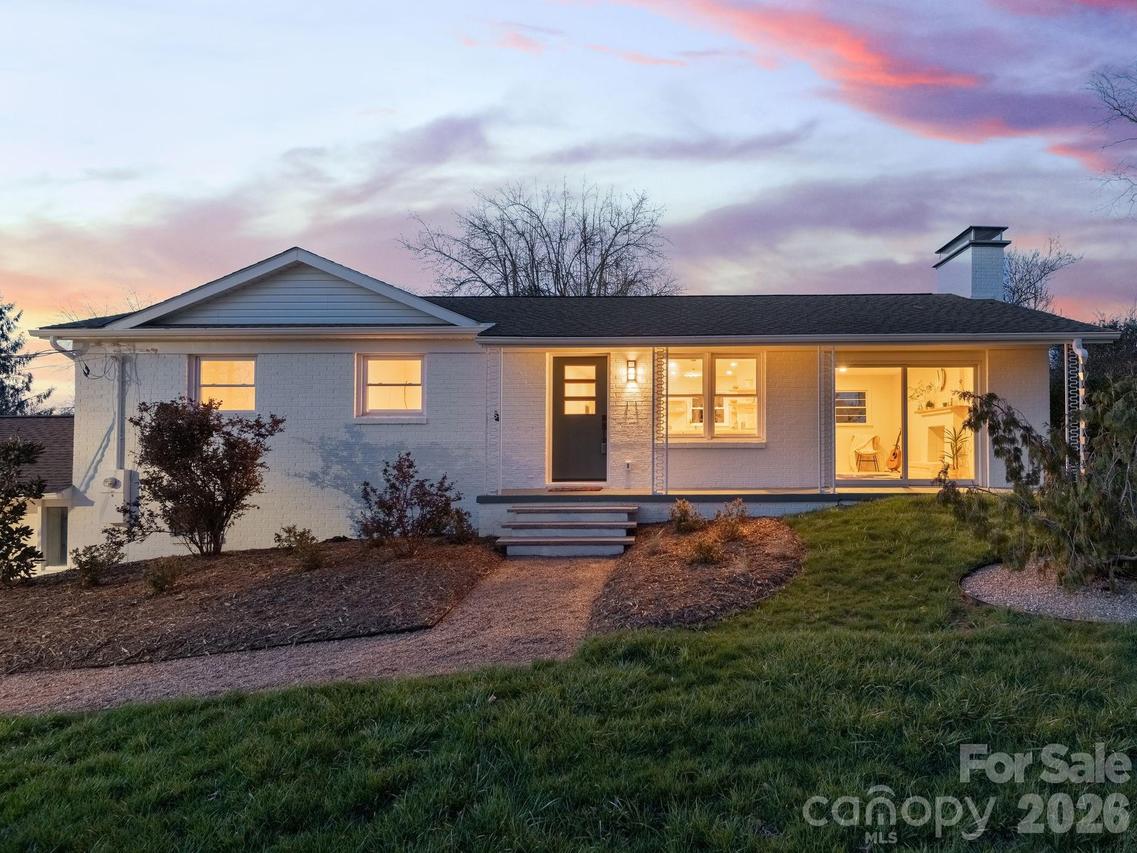 11 Clinton St., Weaverville, NC 28787