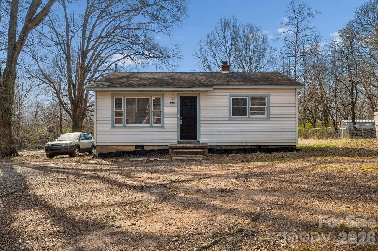1713 Younger Ave., Statesville, NC 28677