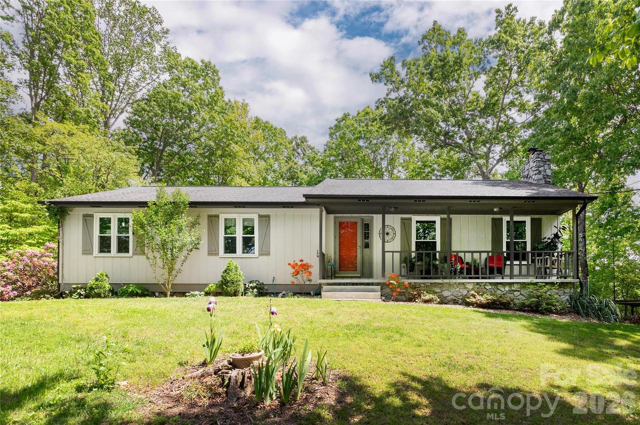 230 Foxwood Dr., Hendersonville, NC 28791