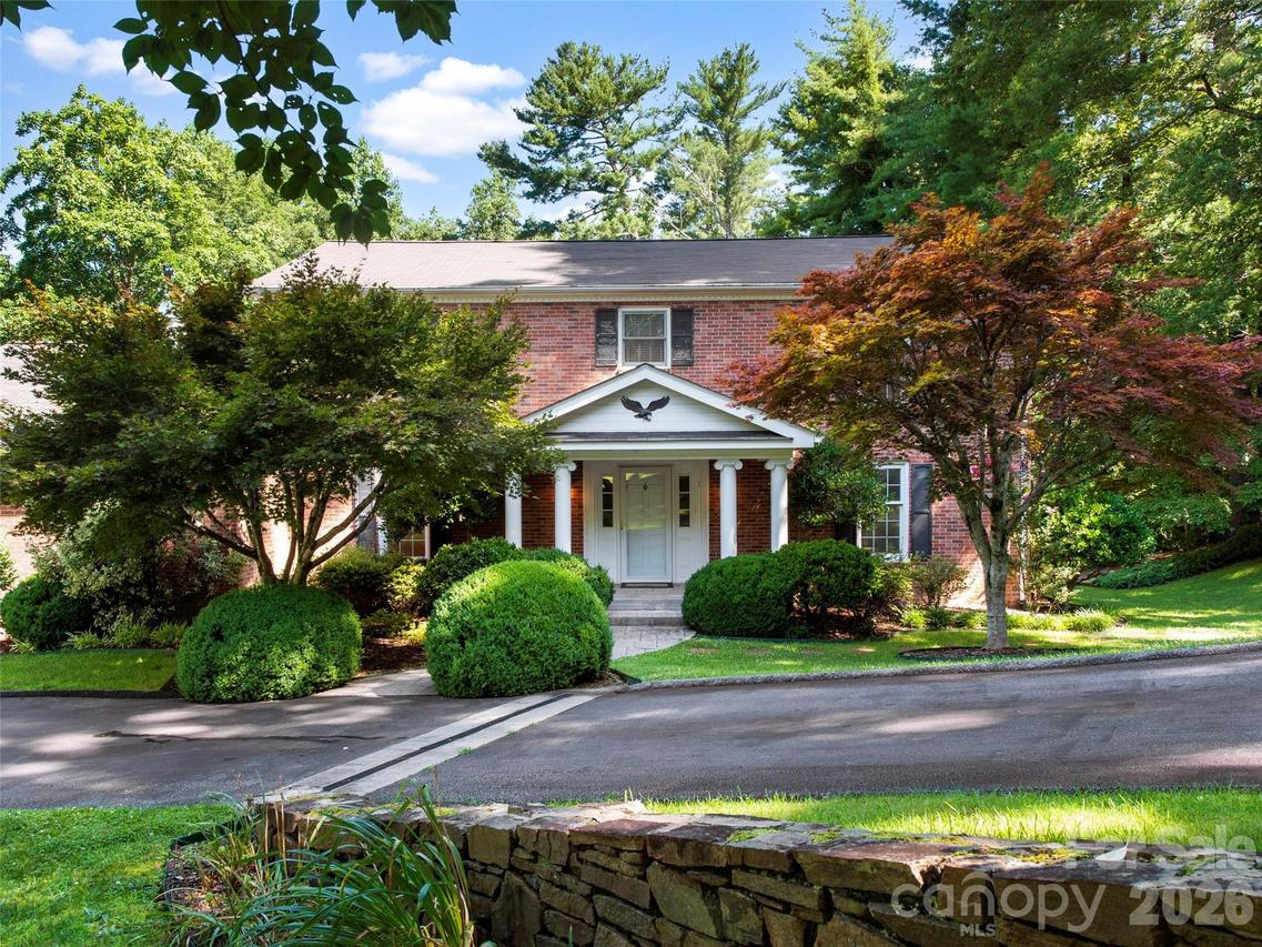 110 Glengary Dr., Flat Rock, NC 28731