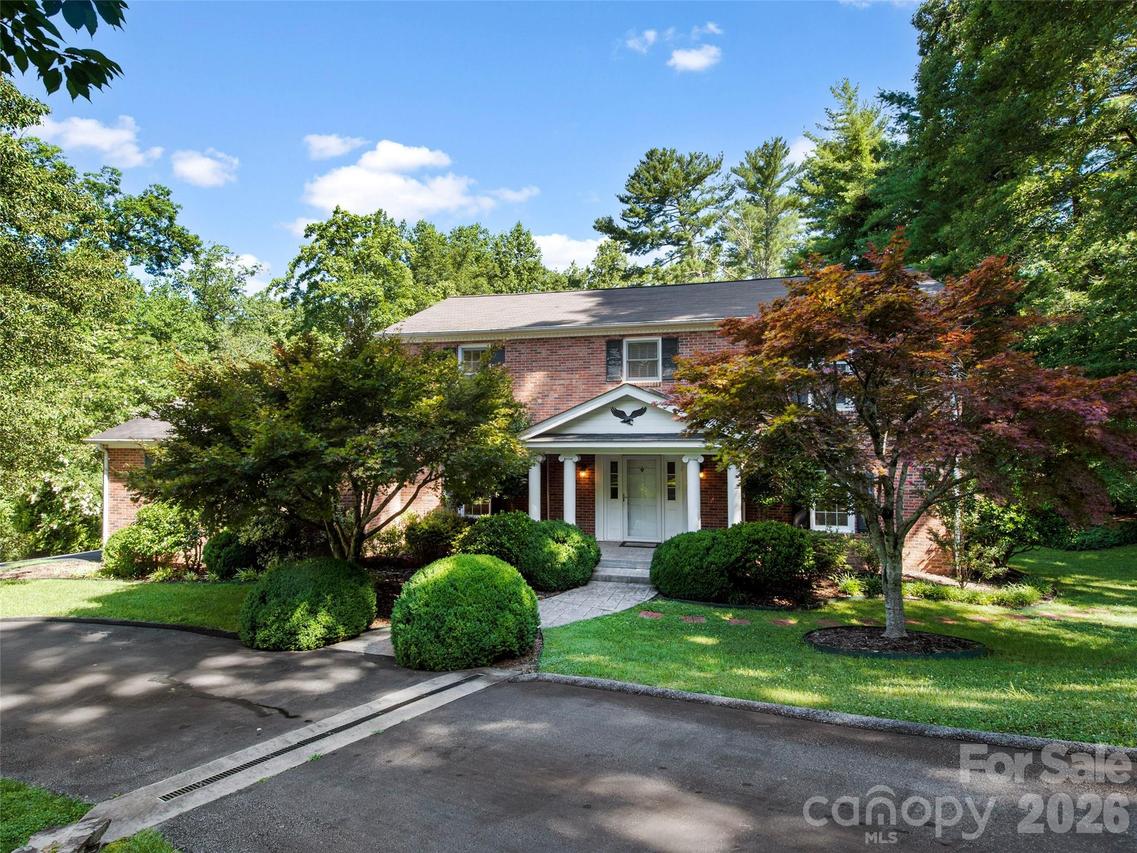 110 Glengary Dr., Flat Rock, NC 28731