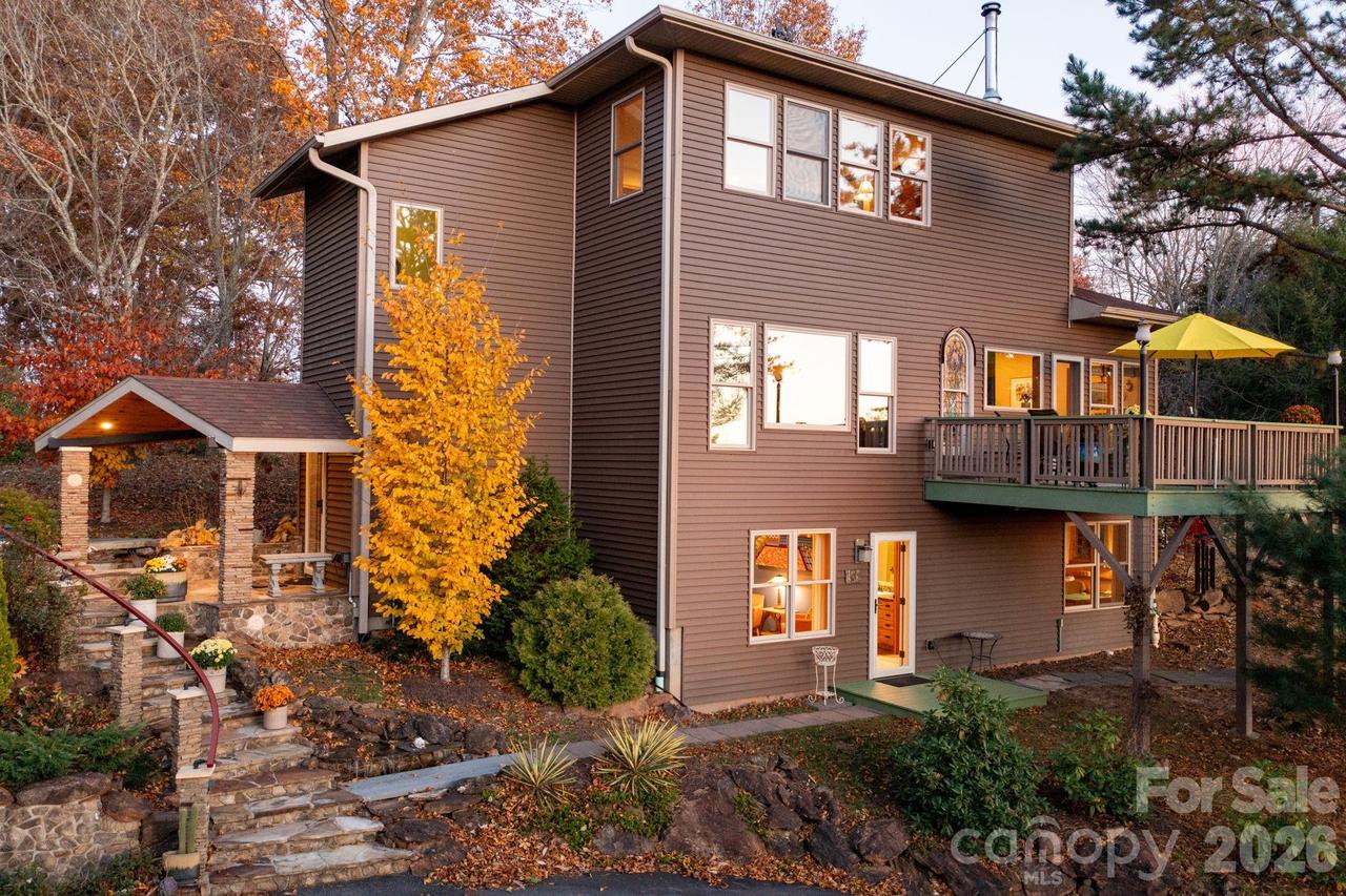 105 Avondale Heights Rd., Asheville, NC 28803