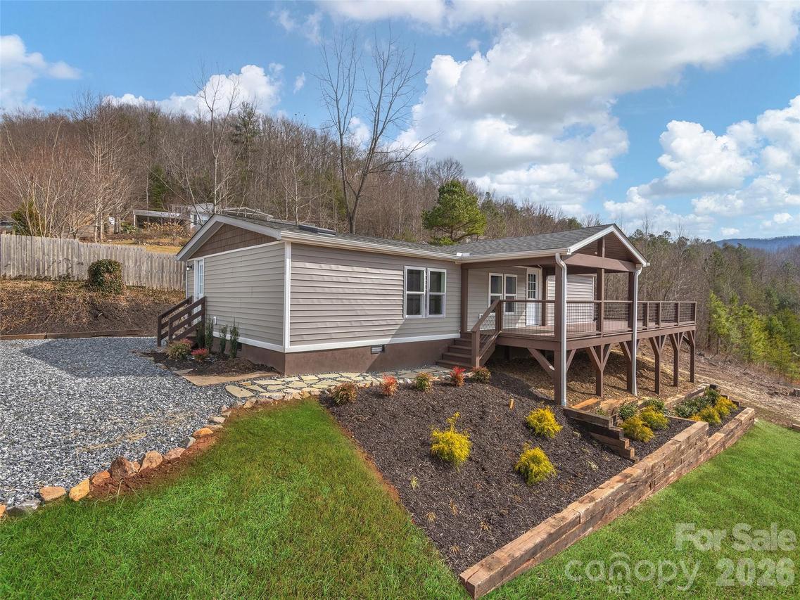 22 Honey Locust Ln., Candler, NC 28715