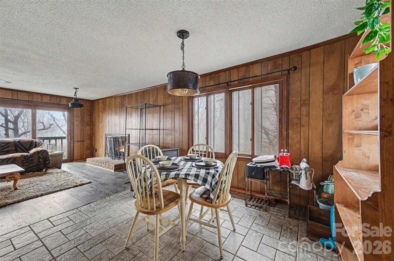 5495 Pine Ridge Dr., Connelly Springs, NC 28612