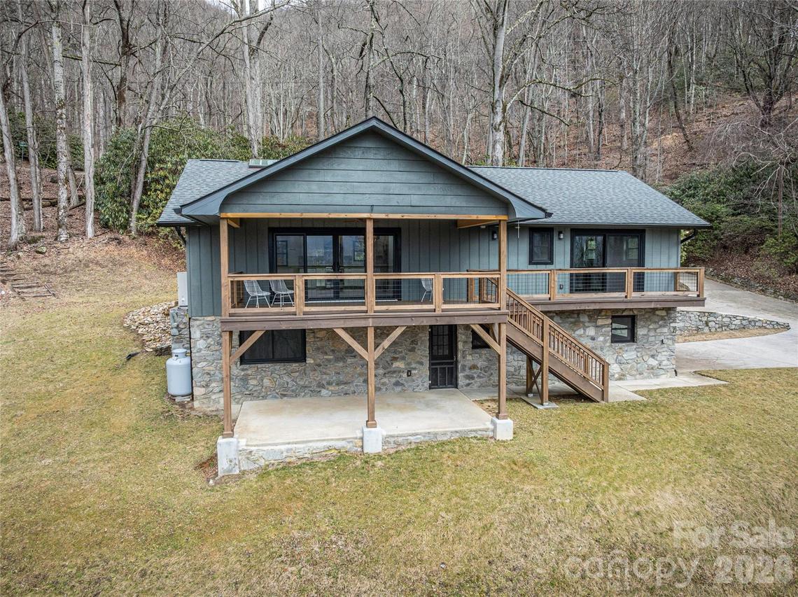453 Friendly Acres Dr., Waynesville, NC 28786