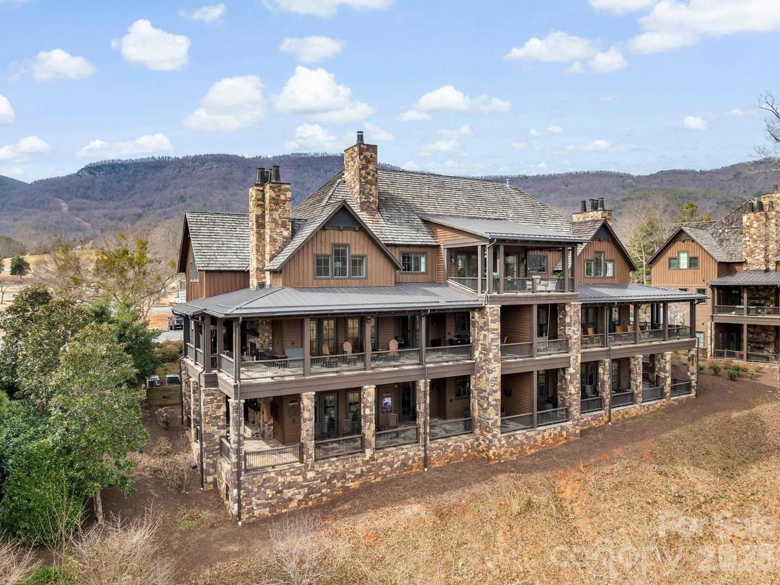 305 Clubhouse Ln. #B-301, Mill Spring, NC 28756