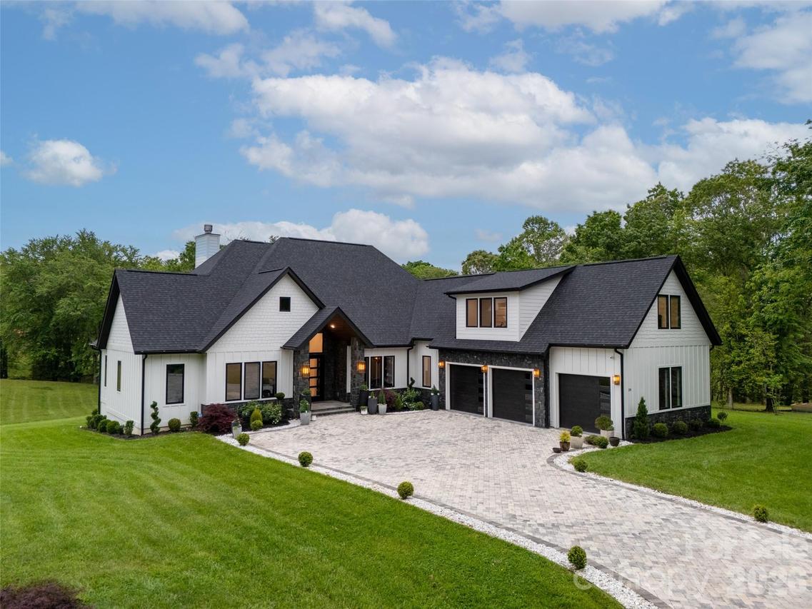 38 Thistle Ln., Fletcher, NC 28732