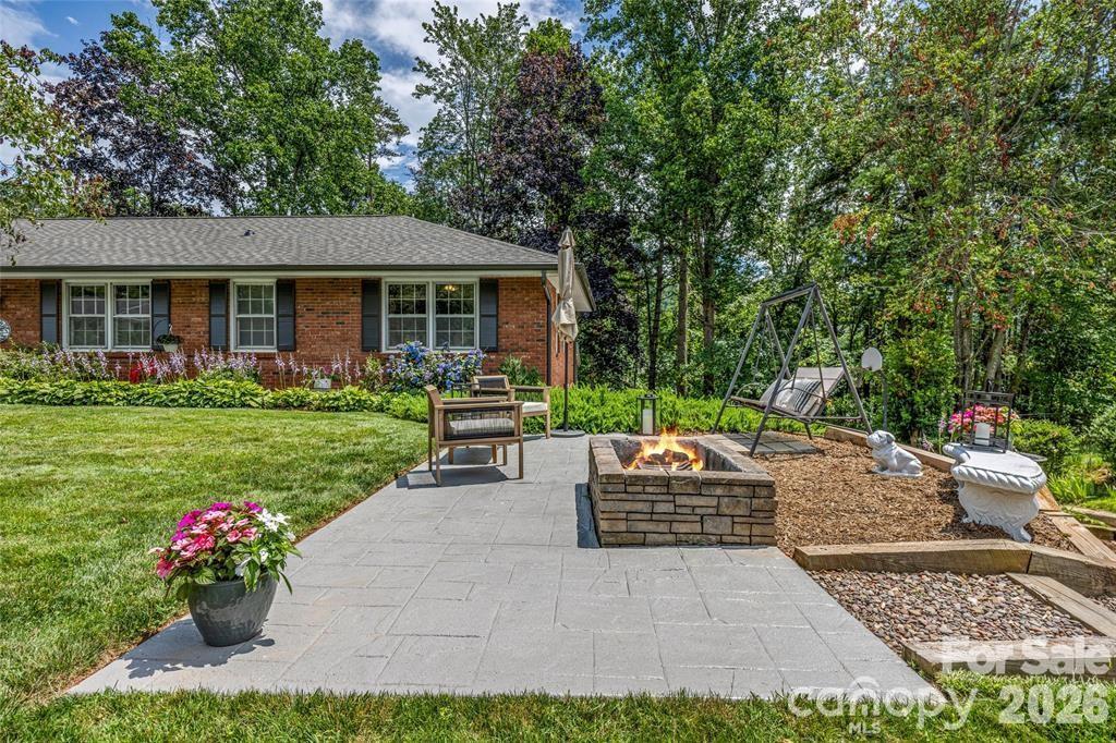 11 Blueberry Hill Rd., Asheville, NC 28804