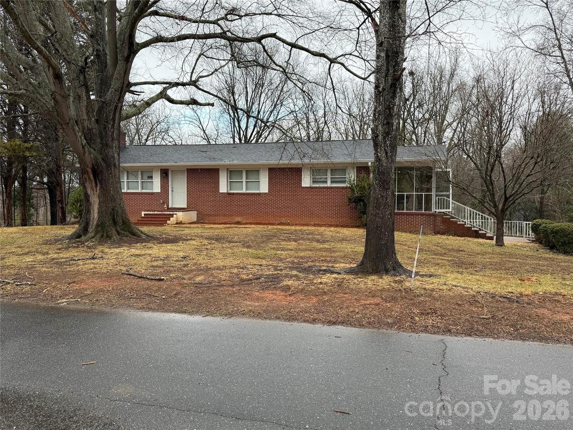 1235 27th Ave., Hickory, NC 28601