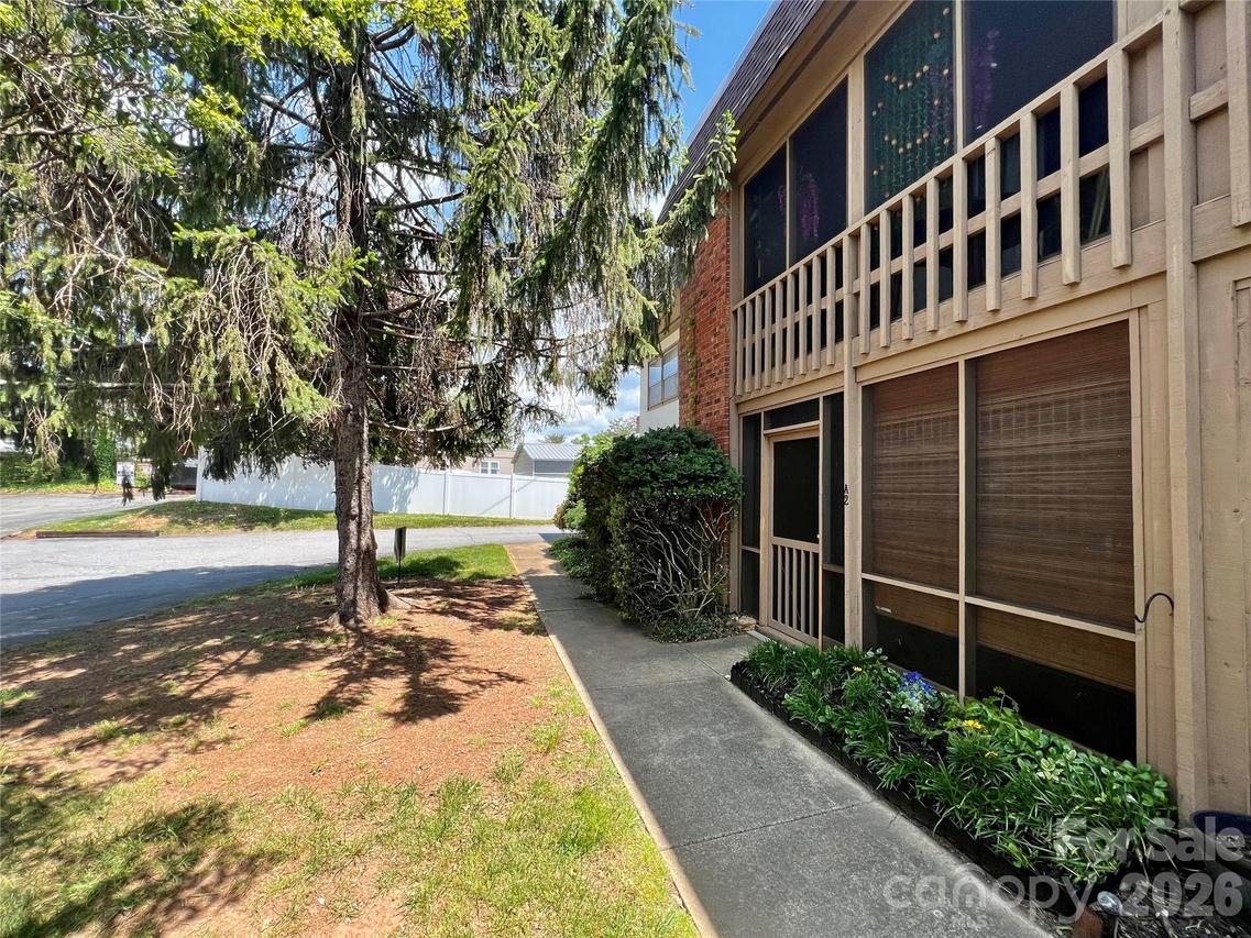 427 6th Ave. #A-2, Hendersonville, NC 28739