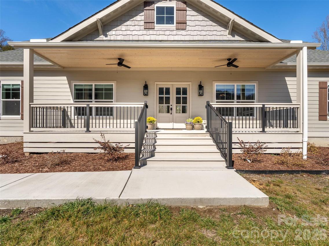 90 Saddle Club Ln., Hendersonville, NC 28739