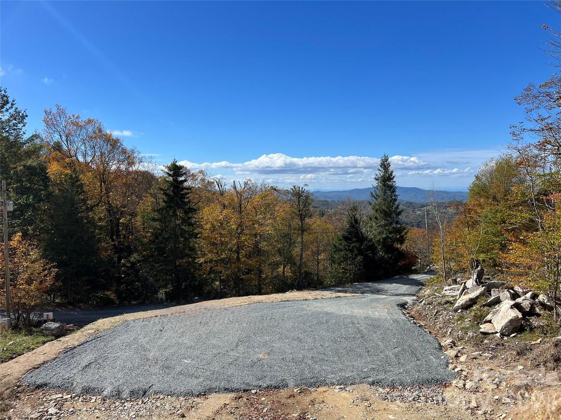 145 Raven Rd., Beech Mountain, NC 28604