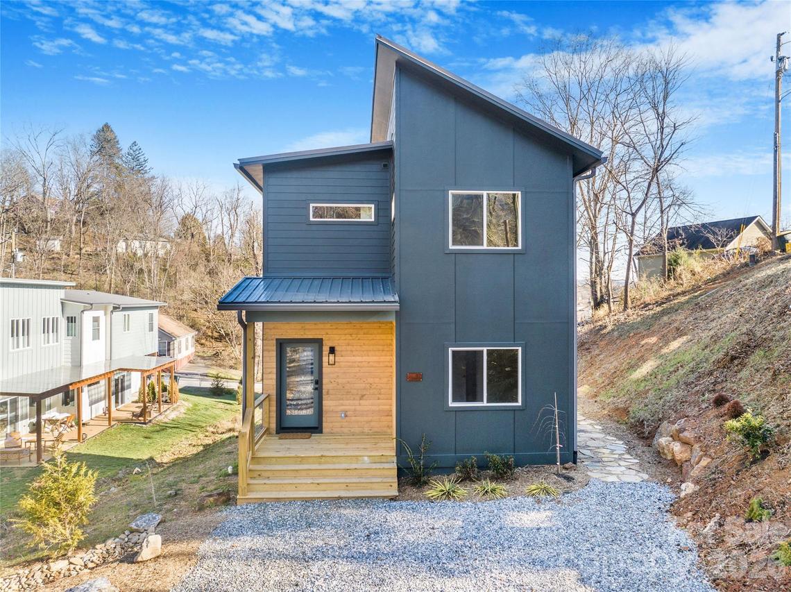 67 Crestfield Ave., Asheville, NC 28804