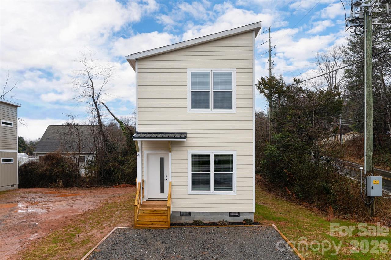 4 Wyndom Ln., Asheville, NC 28805