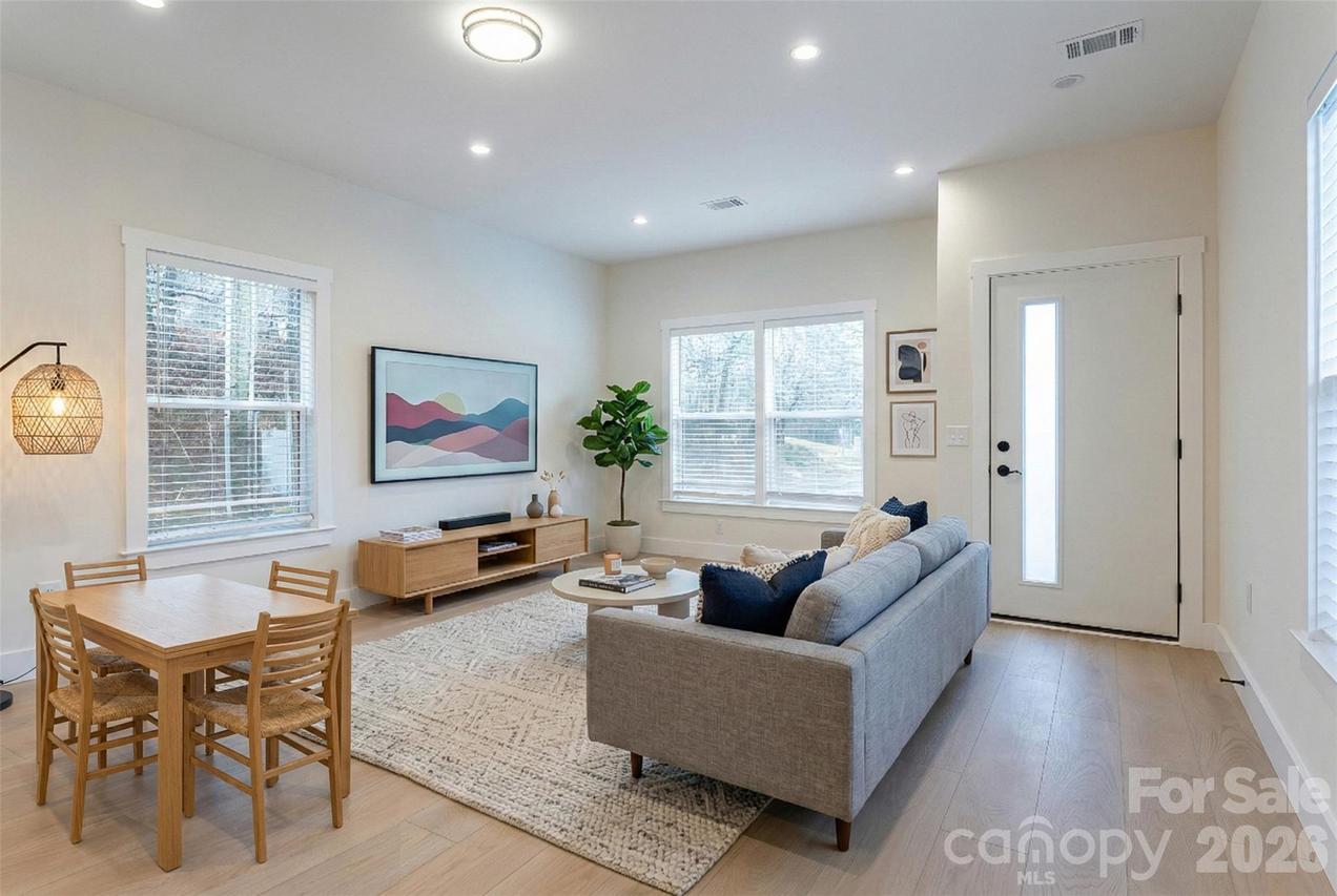 4 Wyndom Ln., Asheville, NC 28805