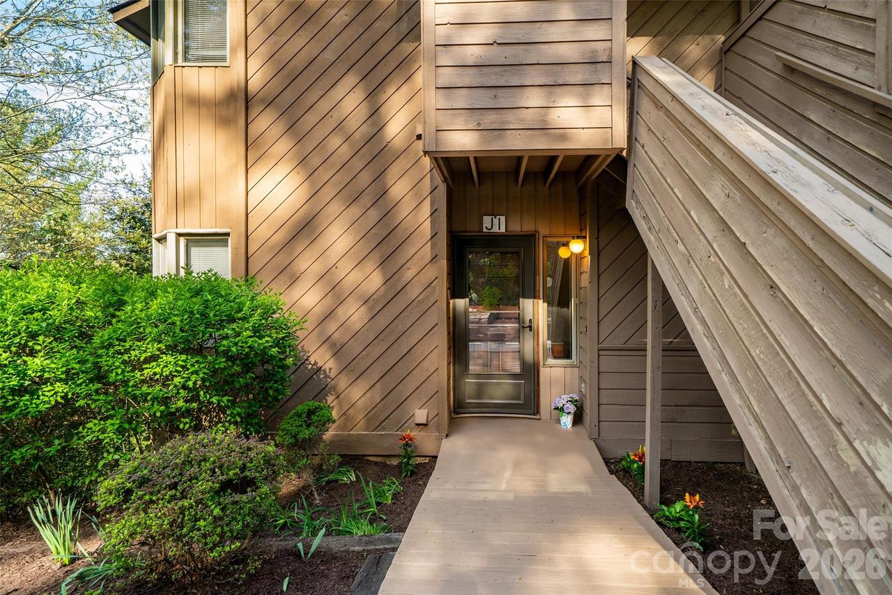305 Piney Mountain Dr. #J1, Asheville, NC 28805