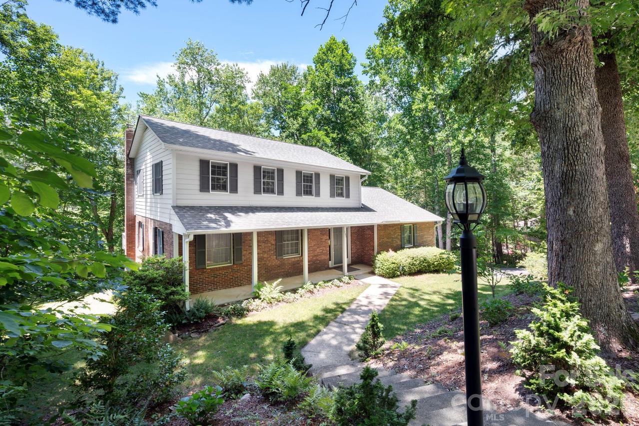 107 Ballantree Dr., Asheville, NC 28803