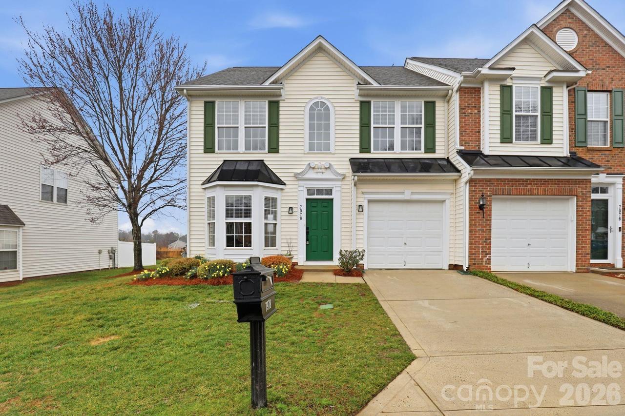 7978 Mariners Pointe Cir., Denver, NC 28037
