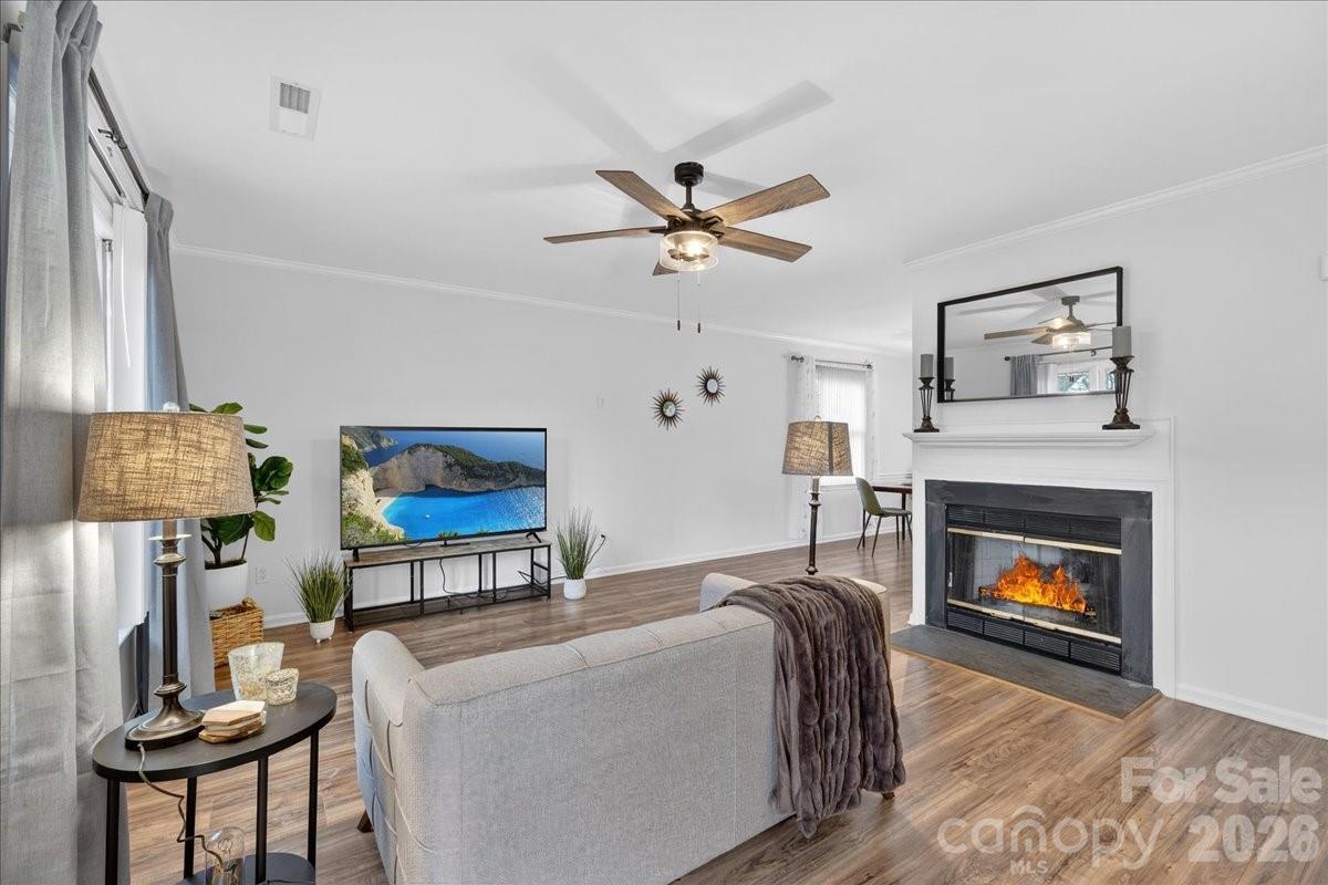 5917 Crape Myrtle Ln., Charlotte, NC 28216