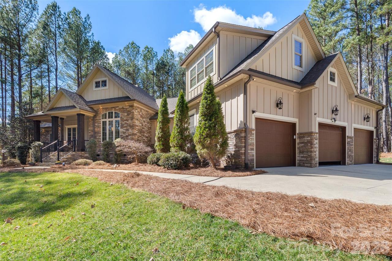 170 Silver Falls Dr., Troutman, NC 28166