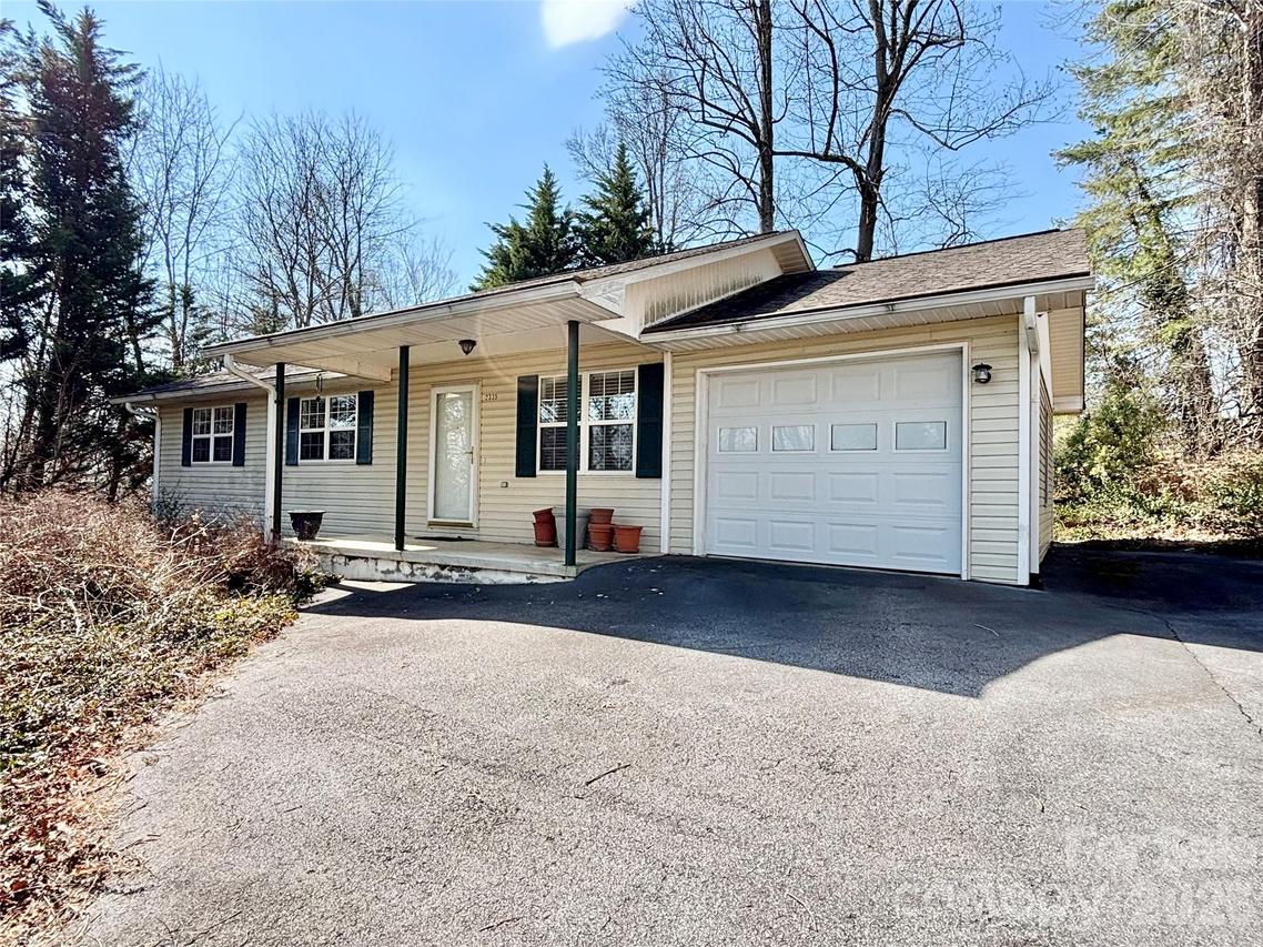 2335 Greater Druid Hills Blvd., Hendersonville, NC 28791