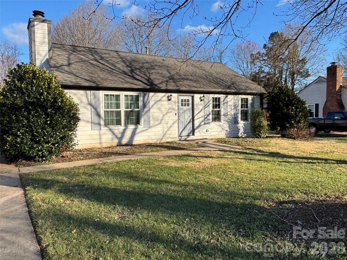 6724 Woodwedge Dr., Charlotte, NC 28227