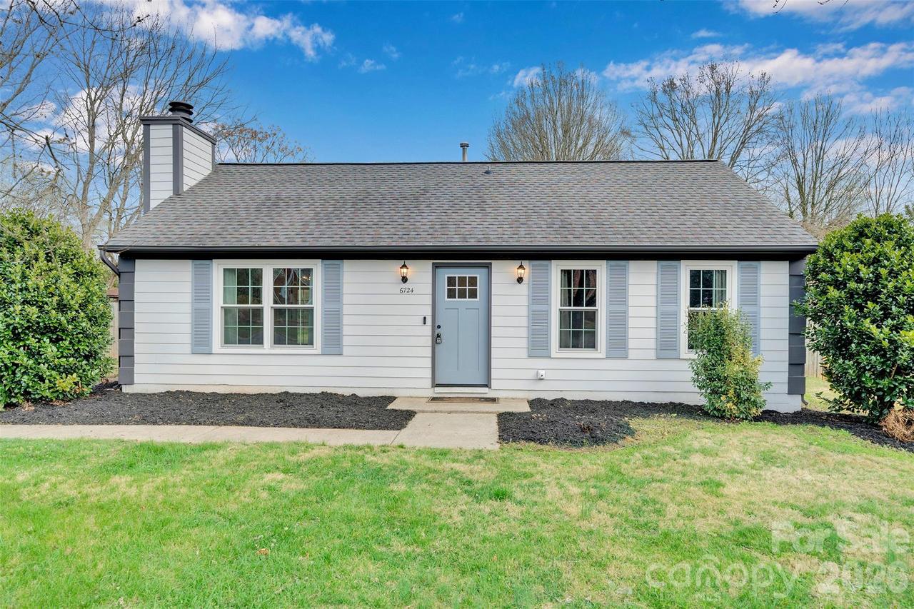 6724 Woodwedge Dr., Charlotte, NC 28227