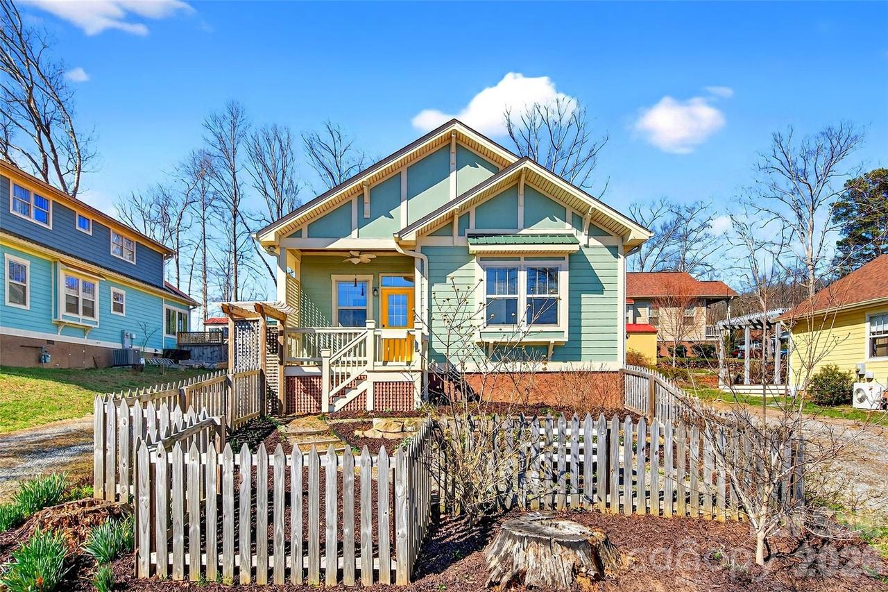 311 Lake Oak Dr., Black Mountain, NC 28711