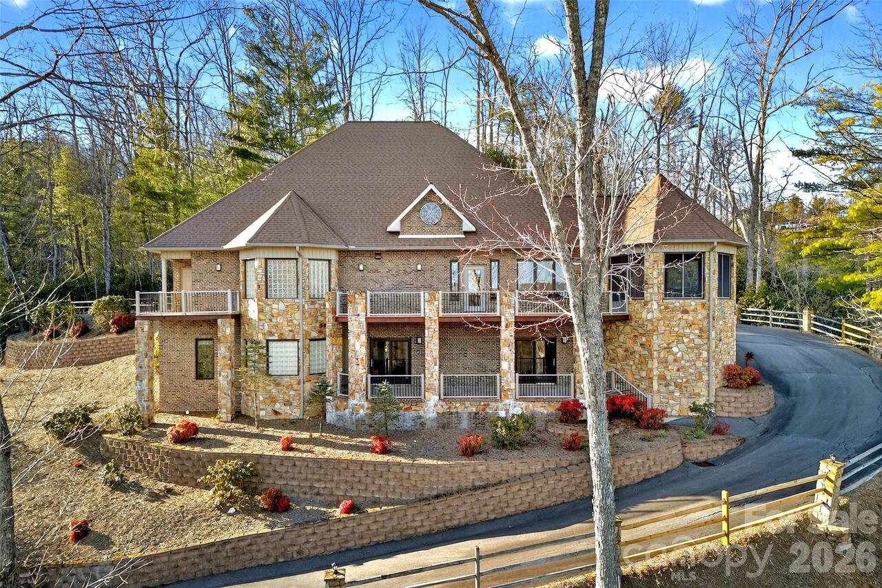 142 Dogwood Tr., Spruce Pine, NC 28777