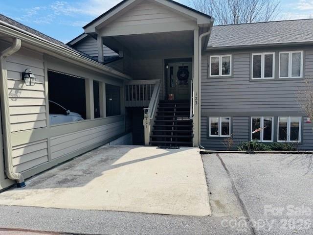 121 Burning Tree Ln., Flat Rock, NC 28731