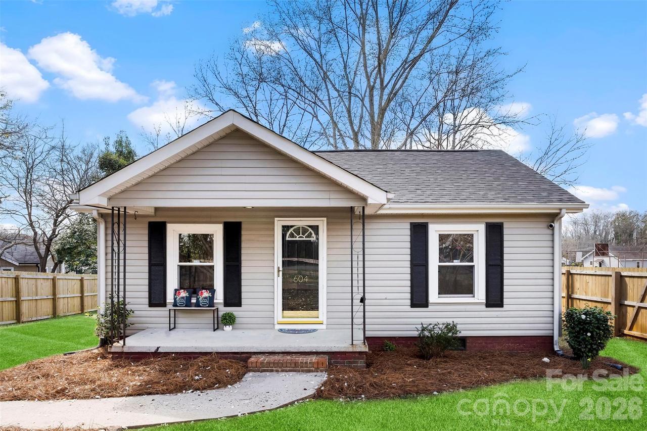 604 Walnut St., Belmont, NC 28012