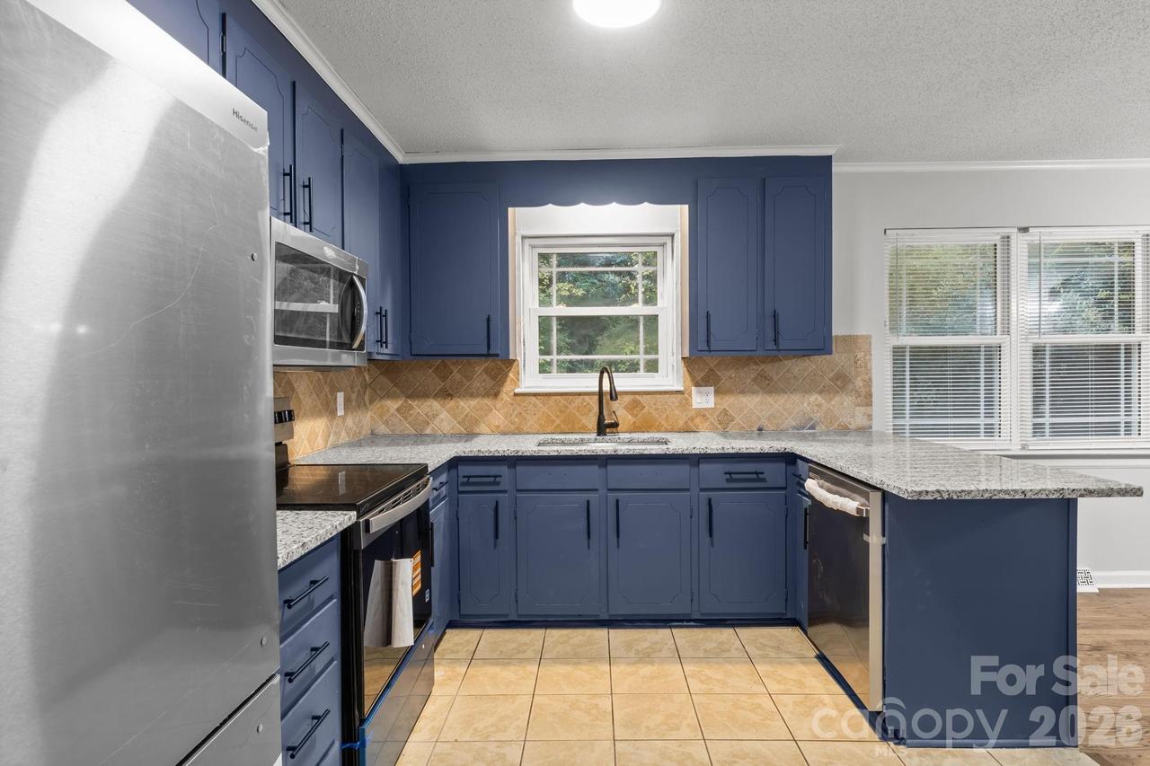 5300 Hickory Ln., Charlotte, NC 28216