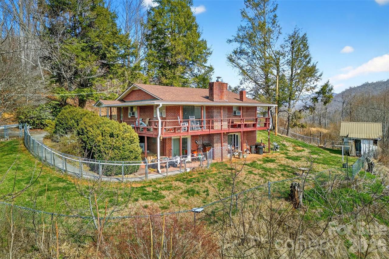 1306 Fork Mountain Rd., Bakersville, NC 28705