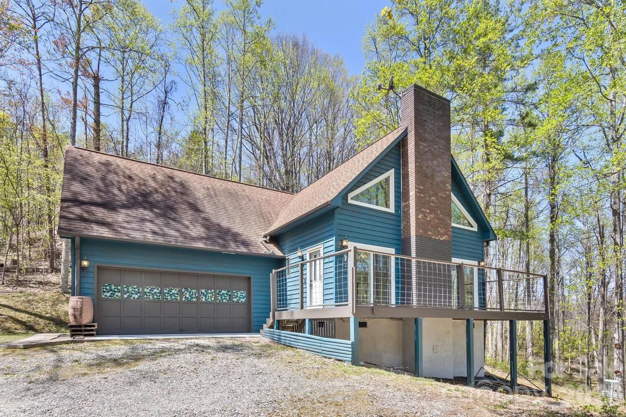 53 Benfield Rd., Weaverville, NC 28787
