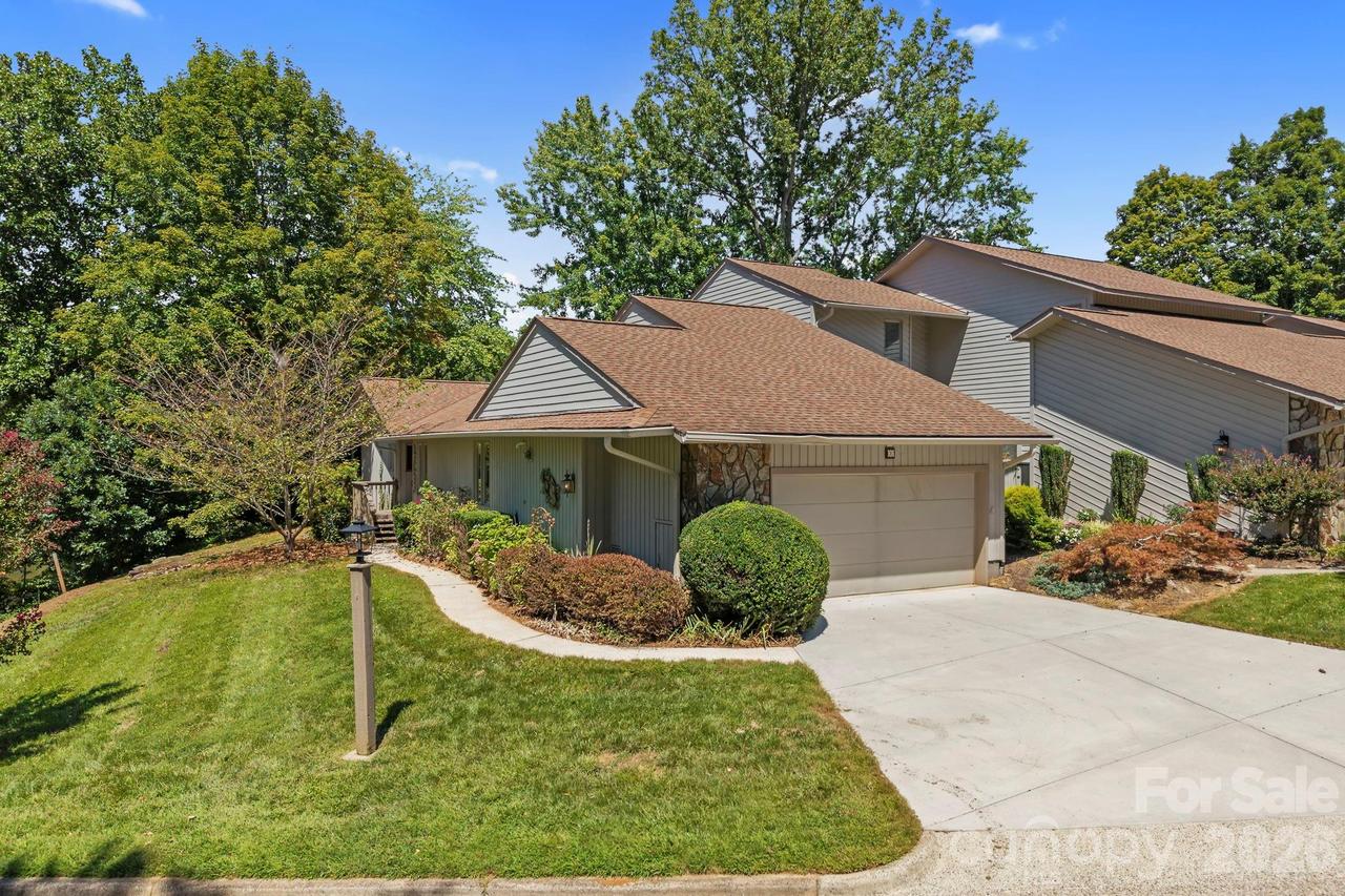 101 Deerlake Dr., Asheville, NC 28803