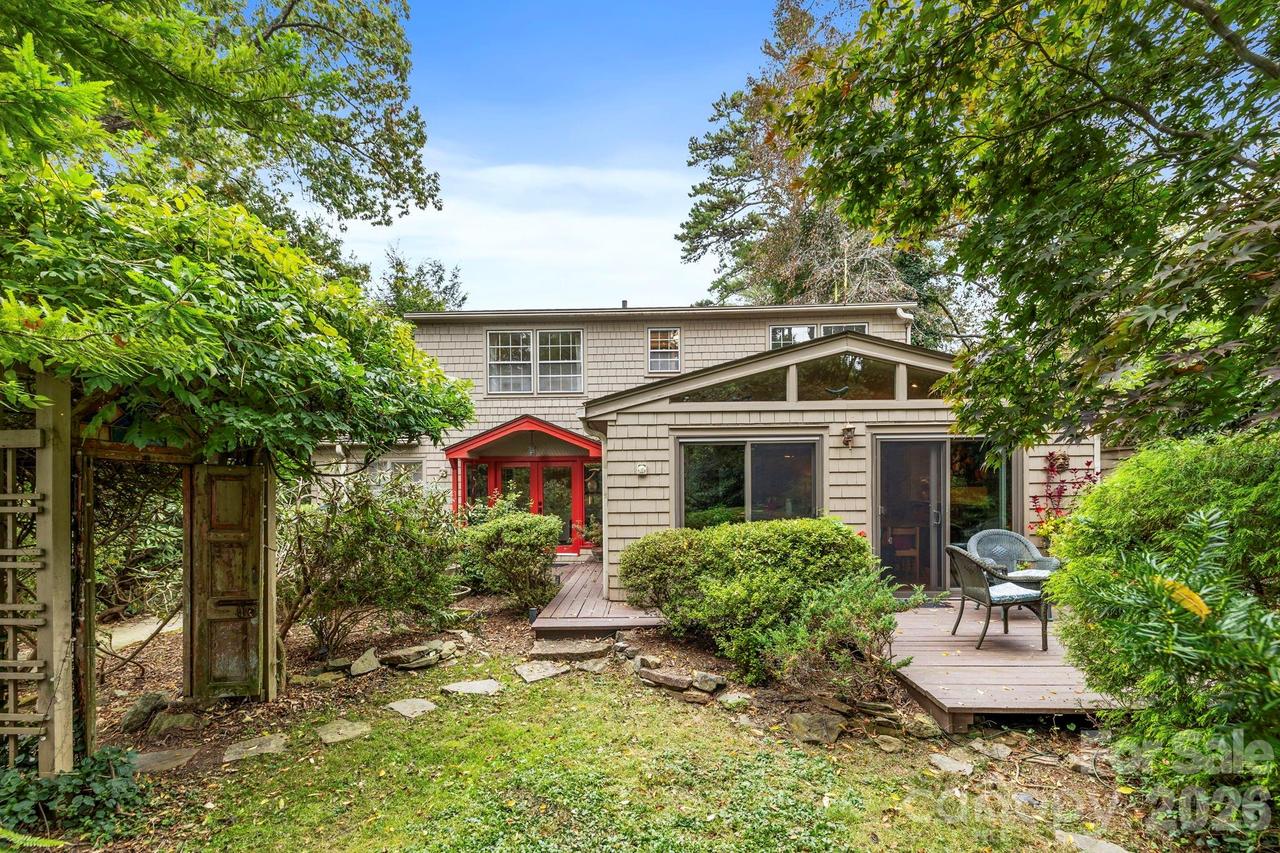 190 School Rd., Asheville, NC 28806