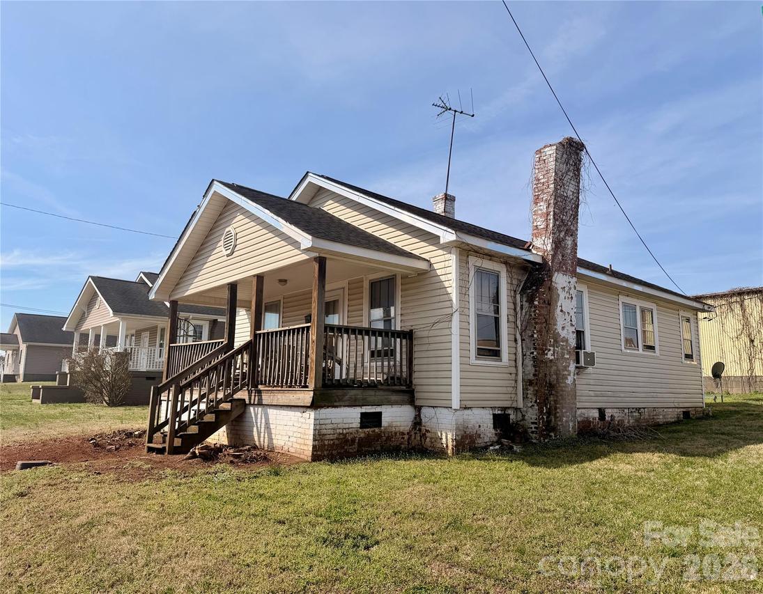 216 N Brady Ave., Newton, NC 28658